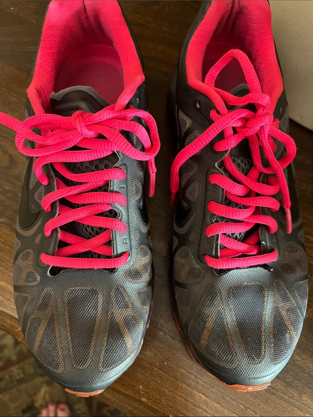 Nike Airmax Women's Black Athletic Sneakers with Pink Accents Size7